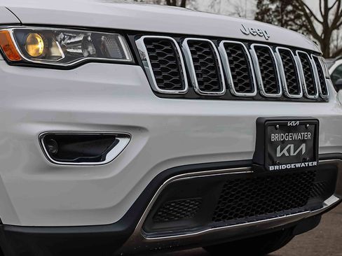 Used 2022 Jeep Grand Cherokee Limited image 27