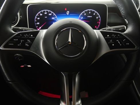 Used 2024 Mercedes-Benz GLC 300 4MATIC image 16