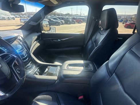 Used 2017 Cadillac Escalade Platinum image 38