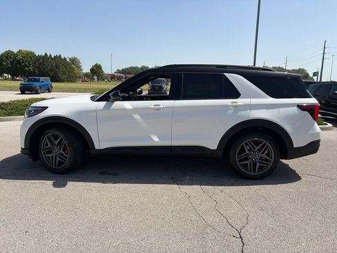 Used 2025 Ford Explorer ST w/ Sun And Sound Package AWD/4WD image 4