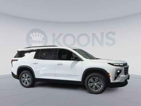 New 2026 Chevrolet Traverse LT w/ Enhanced Driving Package image 2