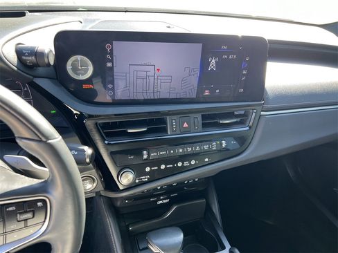 Used 2022 Lexus ES 350 Ultra Luxury w/ Accessory Package 2 image 8