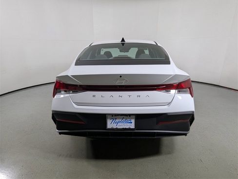 New 2025 Hyundai Elantra SE image 6