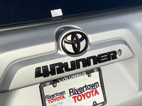 Used 2019 Toyota 4Runner SR5 RWD image 33
