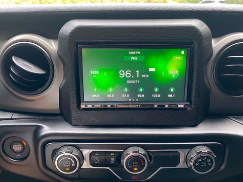 Used 2021 Jeep Wrangler Unlimited Sport AWD/4WD image 24