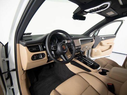 New 2026 Porsche Macan image 16