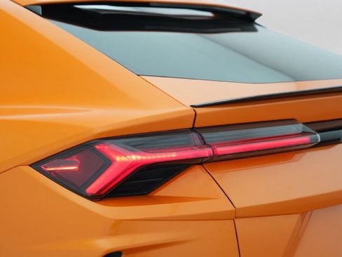 Used 2022 Lamborghini Urus AWD/4WD image 57