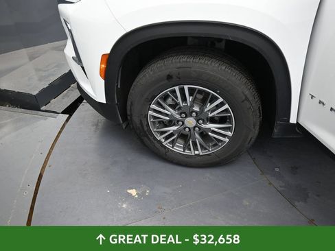 Used 2024 Chevrolet Traverse LT FWD image 15