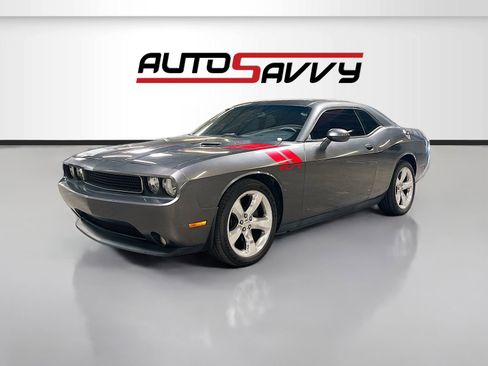 Used 2013 Dodge Challenger R/T RWD image 3