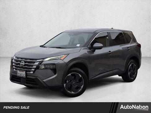 Used 2024 Nissan Rogue SV image 1