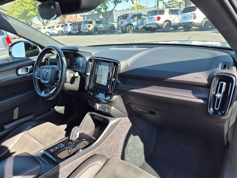 Used 2020 Volvo XC40 T5 R-Design AWD/4WD image 32