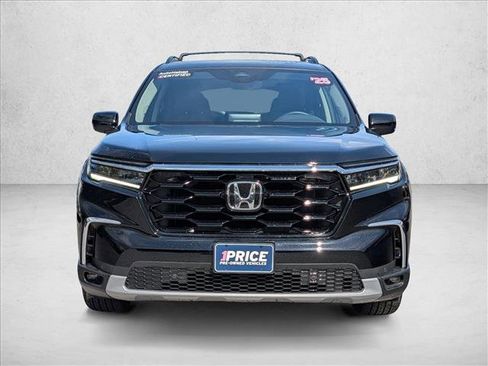 Used 2025 Honda Pilot Touring image 2