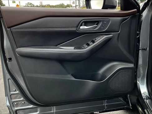 Used 2023 Nissan Rogue SL w/ SL Premium Package image 21