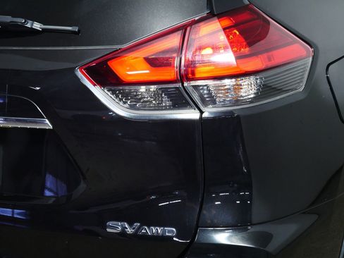 Used 2017 Nissan Rogue SV w/ Midnight Edition Package image 17