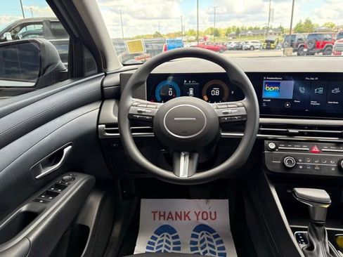 Used 2025 Hyundai Tucson SE image 14