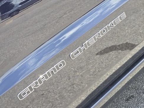 Used 2019 Jeep Grand Cherokee Overland AWD/4WD image 12