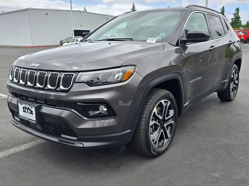 Used 2024 Jeep Compass Limited image 8