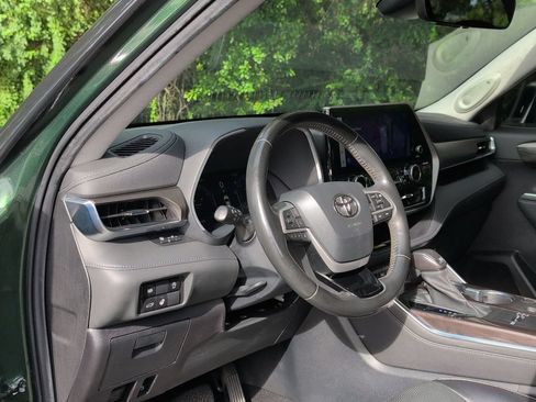 Used 2023 Toyota Highlander Limited FWD image 33