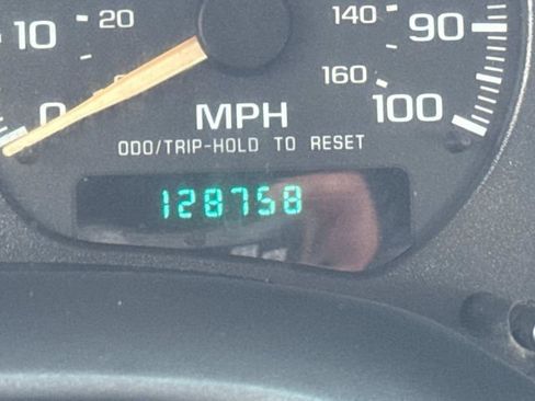 Used 2002 Chevrolet Blazer LS w/ Preferred Equipment Group RWD image 32