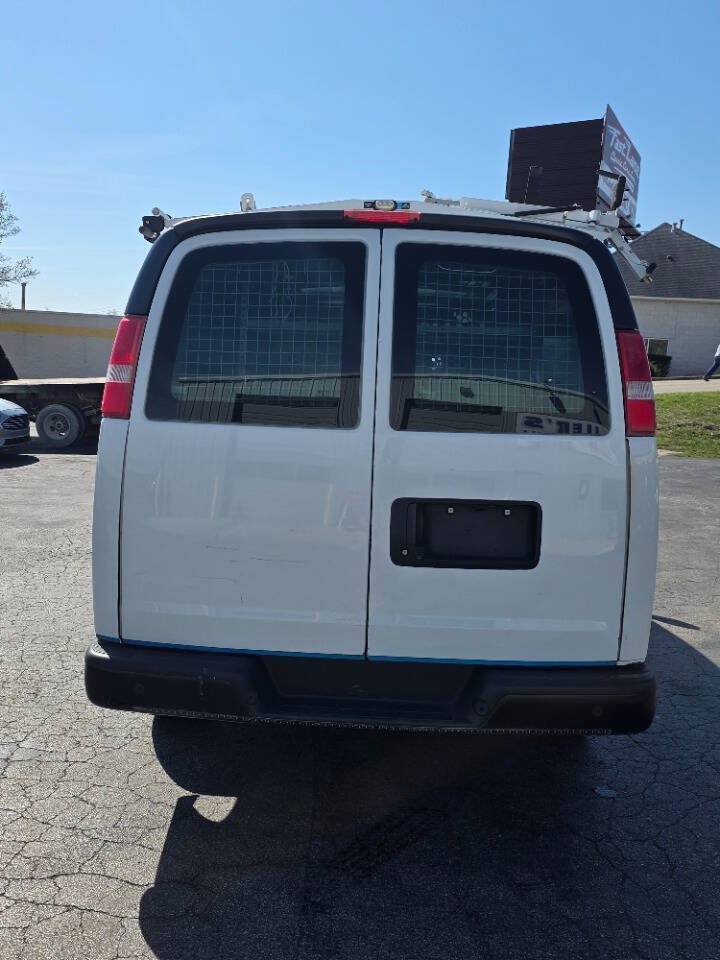 Used 2017 Chevrolet Express 2500 RWD image 7