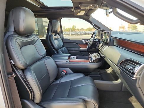 Used 2023 Lincoln Navigator Reserve AWD/4WD image 14