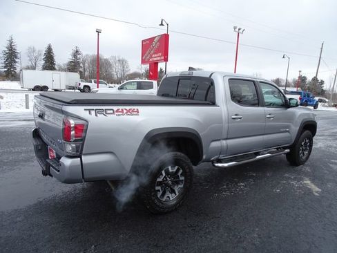 Used 2022 Toyota Tacoma TRD Off-Road image 3