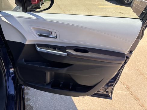 Used 2021 Toyota Sienna Platinum w/ Outdoor Package (TMS) AWD/4WD image 19