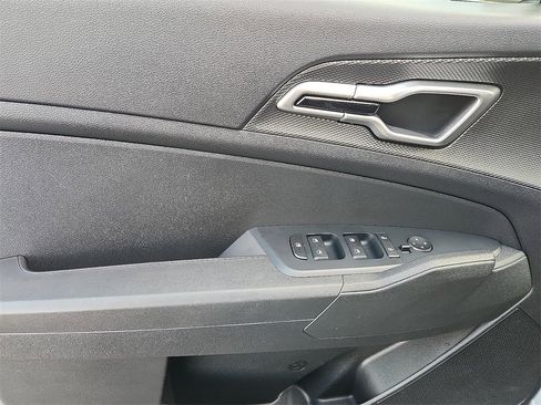 Certified 2025 Kia Sportage LX image 13