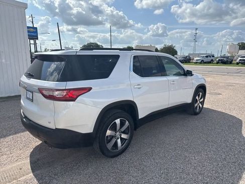 Used 2021 Chevrolet Traverse LT w/ LT Premium Package FWD image 6