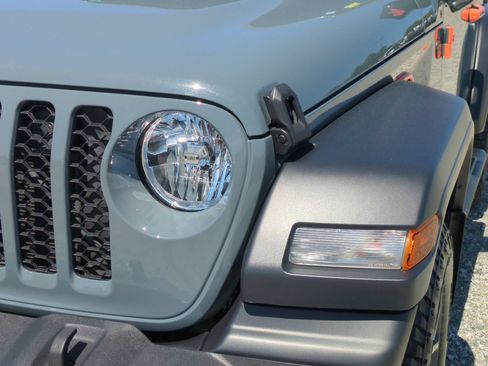 Used 2024 Jeep Wrangler Sport AWD/4WD image 6