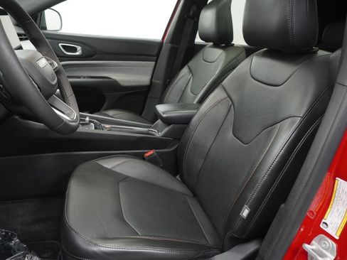 Used 2023 Jeep Compass Latitude w/ Sun and Sound Group AWD/4WD image 16