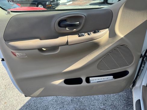 Used 2002 Ford F150 Lariat image 11