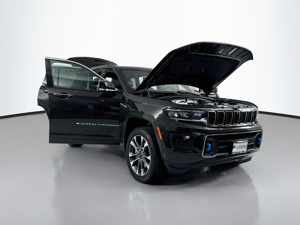 Used 2023 Jeep Grand Cherokee Overland w/ Advanced Protech Group III AWD/4WD image 23