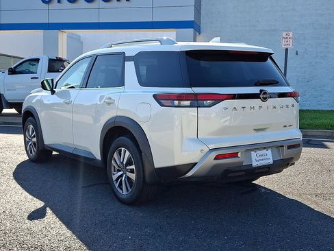 Used 2022 Nissan Pathfinder SL AWD/4WD image 6