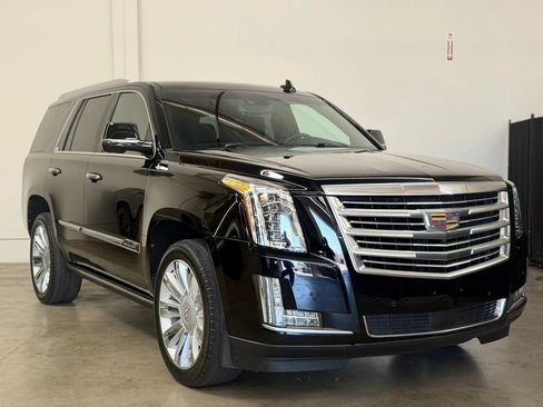 Used 2016 Cadillac Escalade Platinum AWD/4WD image 2