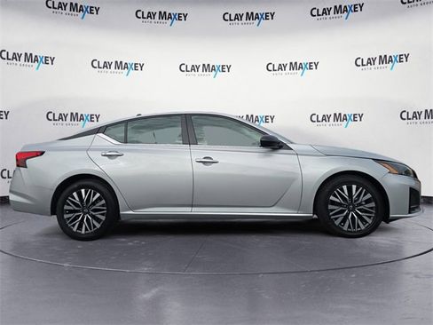 Used 2024 Nissan Altima 2.5 SV image 6