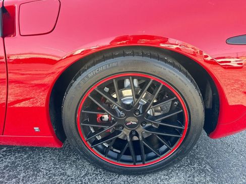 Used 2006 Chevrolet Corvette Coupe w/ Preferred Equipment Group RWD image 30