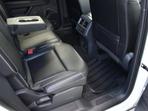 Used 2020 Volkswagen Atlas Cross Sport SE FWD image 28