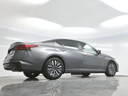 Used 2024 Nissan Altima 2.5 SV FWD image 60