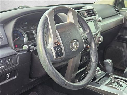 Used 2018 Toyota 4Runner SR5 Premium image 10