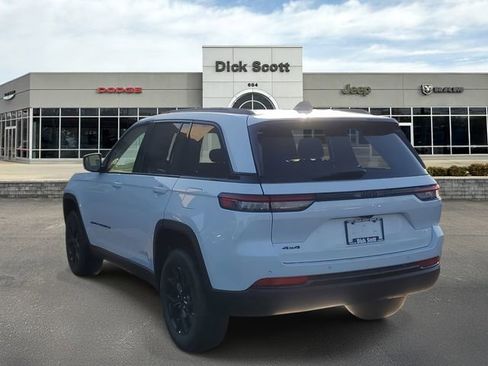 New 2025 Jeep Grand Cherokee Altitude image 3