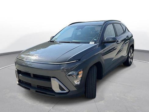 Used 2025 Hyundai Kona SEL FWD image 2