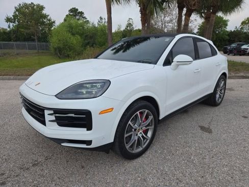 Used 2024 Porsche Cayenne S image 1