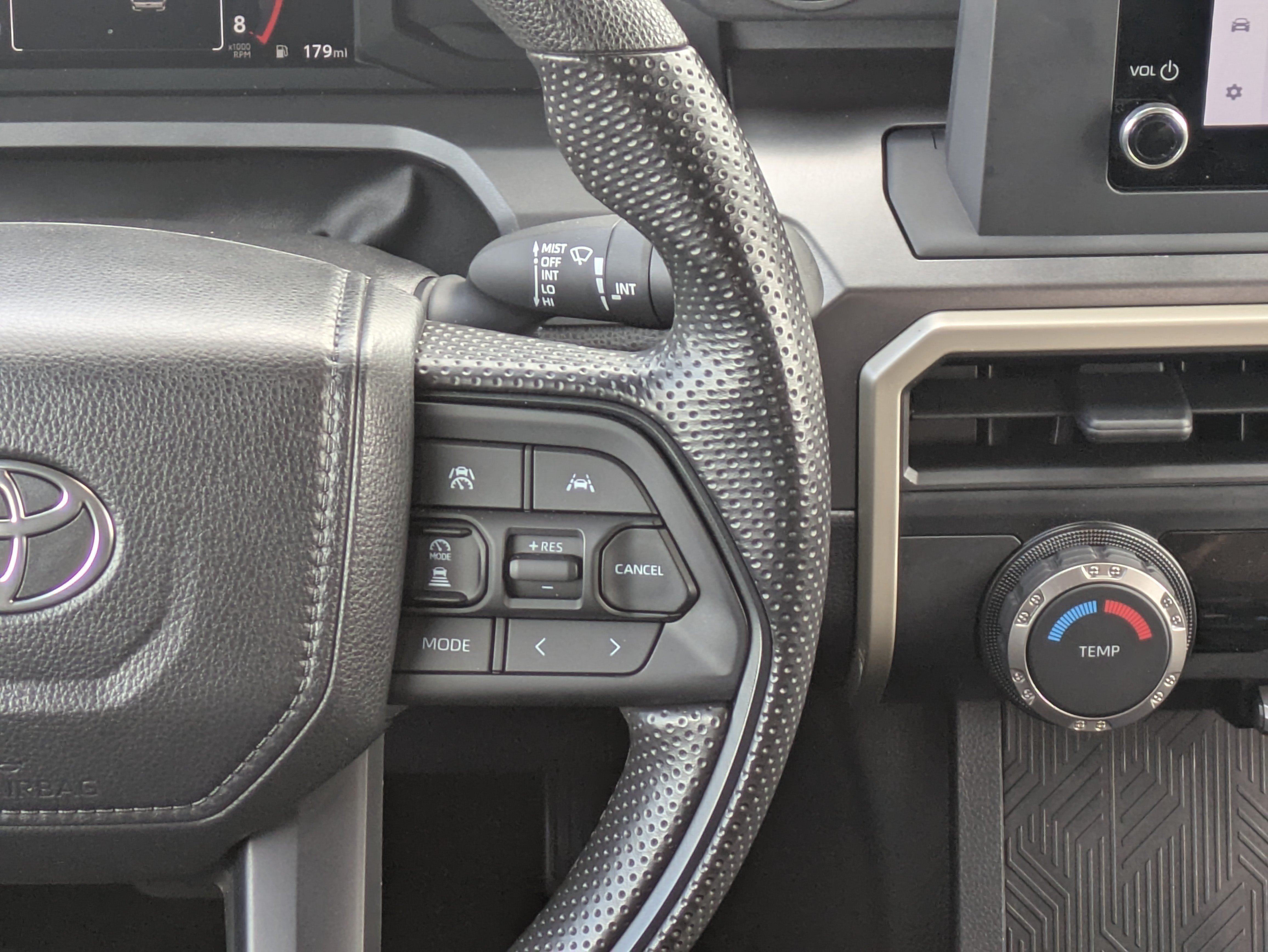Used 2025 Toyota Tacoma SR5 AWD/4WD image 21