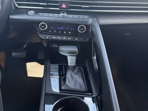 Used 2024 Hyundai Elantra Limited FWD image 20