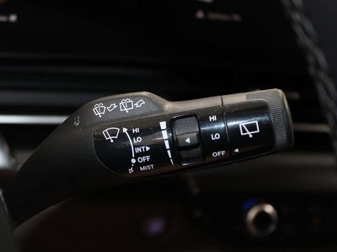 Used 2025 Kia Carnival FWD image 24