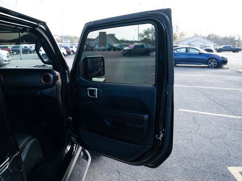 Used 2023 Jeep Gladiator Mojave w/ Cold Weather Group image 14