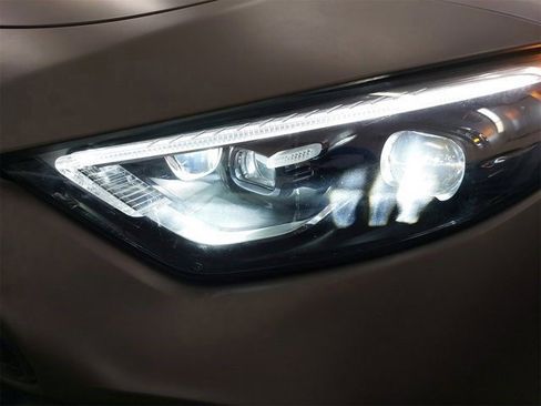 Used 2022 Mercedes-Benz SL 63 AMG 4MATIC w/ Driver Assistance Package image 38