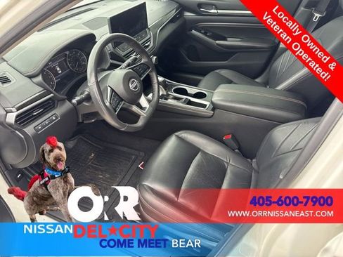 Used 2023 Nissan Altima 2.5 SR w/ SR Premium Package FWD image 3