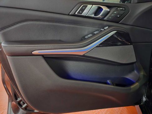 Used 2023 BMW X7 M60i w/ Climate Comfort Package image 23